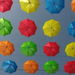 Czy można przewozić parasol w bagażu podręcznym? Sprawdź zasady!