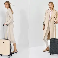 Dwie kobiety z walizkami podróżnymi na białym tle.