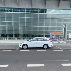 Jak odebrać kogoś z lotniska Chopina samochodem bez stresu?