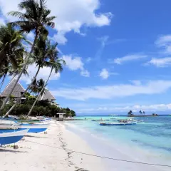 Piękne plaże, palmy i łodzie - idealne miejsce, by poczuć tropikalny klimat. Co można przywieźć z Filipin? Wspomnienia i spokój.