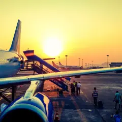 Ile kosztuje przebukowanie biletu lotniczego Ryanair? Uniknij wysokich opłat