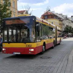 Jak z Warszawy dojechać na lotnisko Modlin - najlepsze sposoby i porady