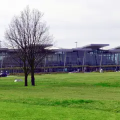 Jak dojechać z lotniska Wrocław do centrum - najlepsze opcje transportu