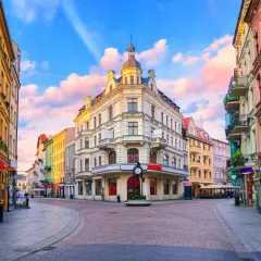 Najlepsze lokalne smaki Torunia: gdzie zjeść i nie zbankrutować