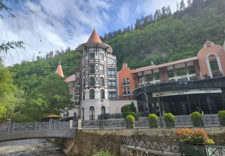 Borjomi w Gruzji: Odkryj atrakcje i ciekawe miejsca w uzdrowisku