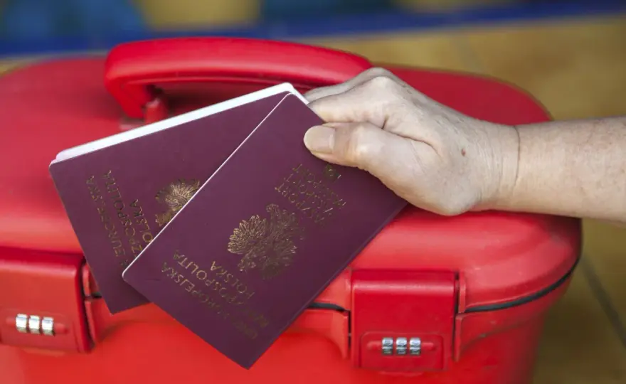 Kto może odebrać paszport? Wyjątki i zasady odbioru
