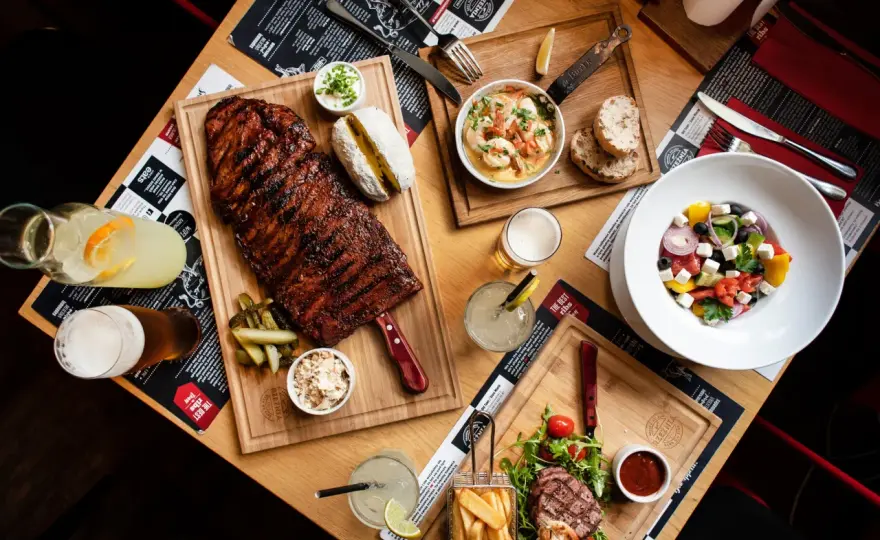 Smaczny Kraków: Najlepsze lokalne przysmaki i restauracje za rozsądne ceny