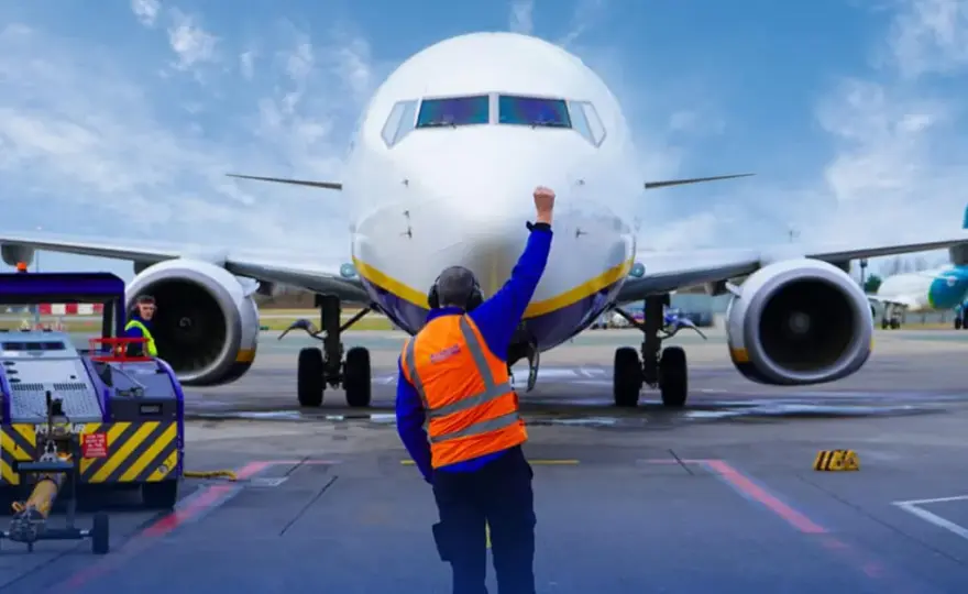 Jak sprawdzić czy lot jest opóźniony Ryanair i uniknąć stresu podróży