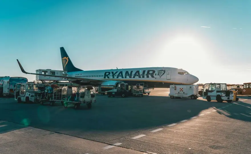 Bagaż rejestrowany Ryanair - zasady, cennik, jak nie przepłacić?