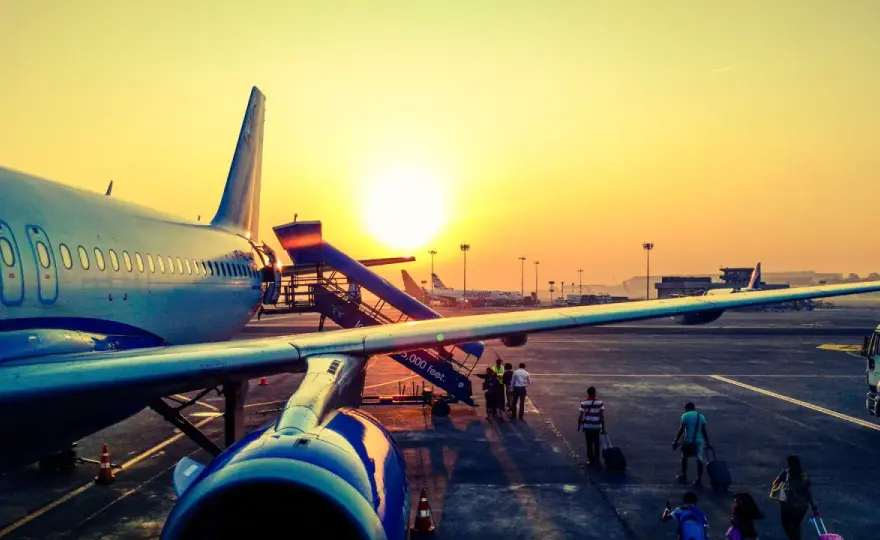 Ile kosztuje przebukowanie biletu lotniczego Ryanair? Uniknij wysokich opłat