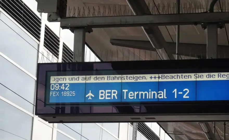 Jak dojechać na lotnisko Berlin Schönefeld - tanio i szybko