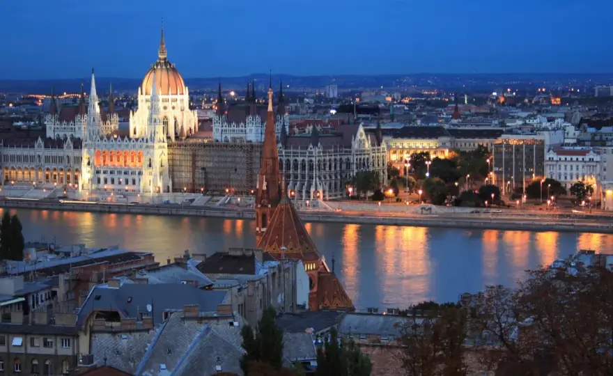 Loty do Budapesztu: Tanie bilety i praktyczny przewodnik