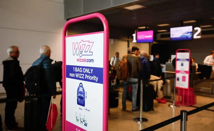 Wizzair bagaż podręczny - co sprawdzają przed wejściem na pokład?