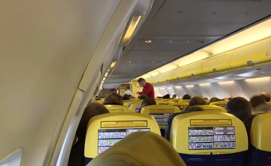 Ile miejsc w samolocie Ryanair? Sprawdź fakty i mity