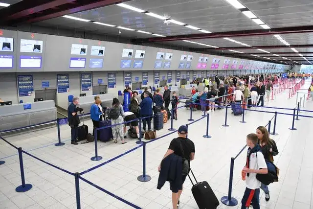Zdjęcie Nadanie bagażu ile przed odlotem Wizz Air? Uniknij problemów na lotnisku